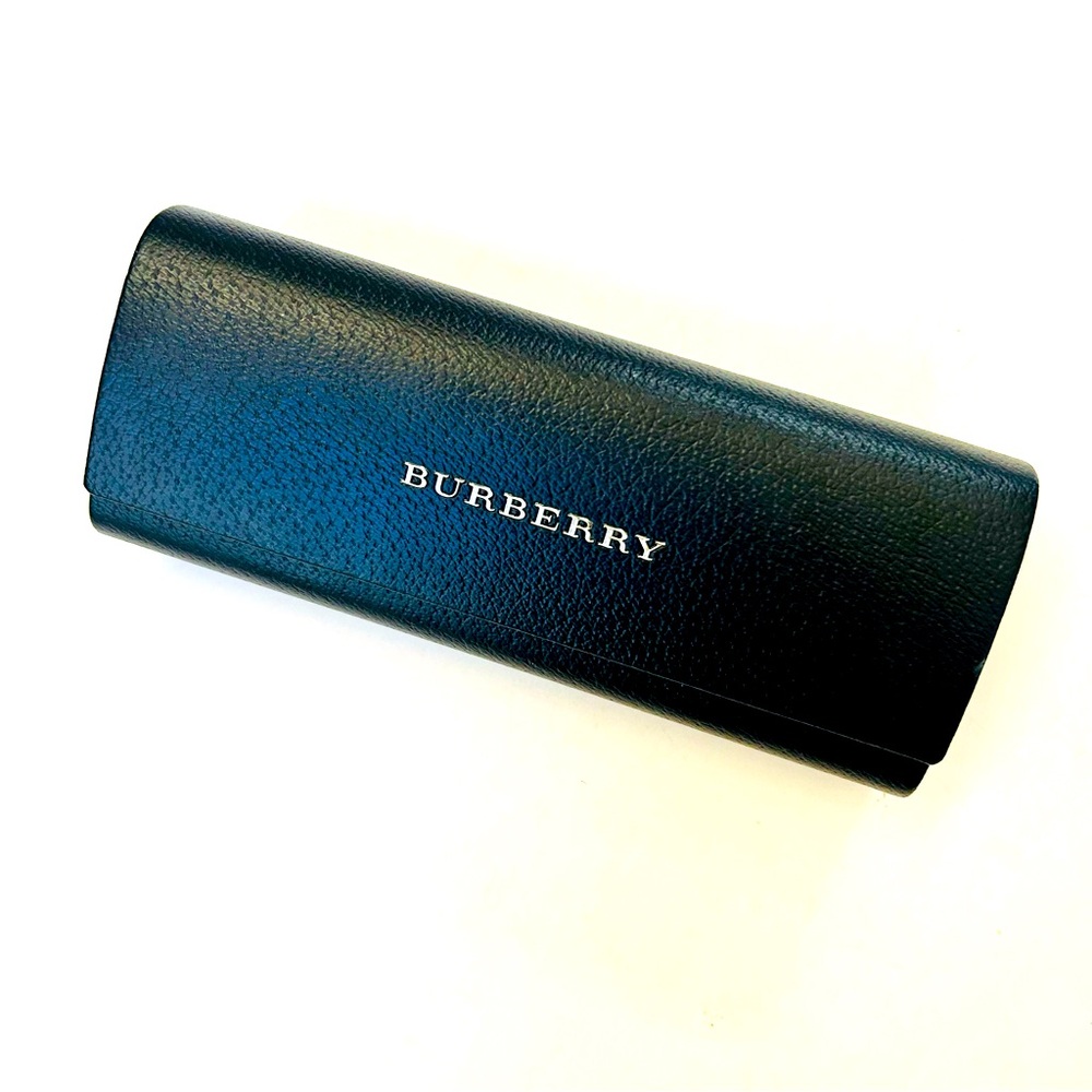 Burberry Glasses Case Never Used. Perfect Condition